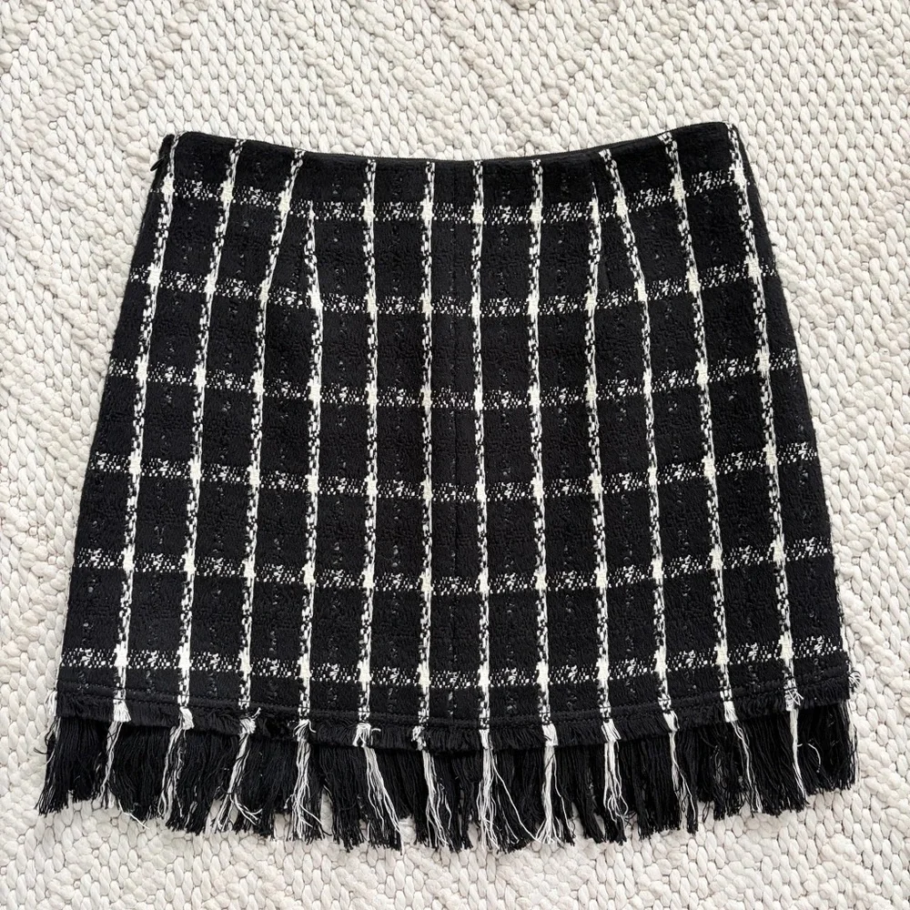 TORY BURCH Marisol Tweed Black & White Mini Skirt w/ Fringe Womens Size 6 EUC